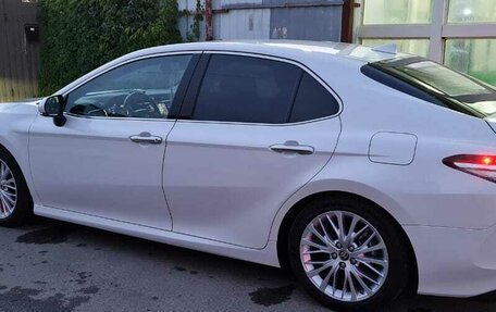 Toyota Camry, 2020 год, 3 950 000 рублей, 2 фотография