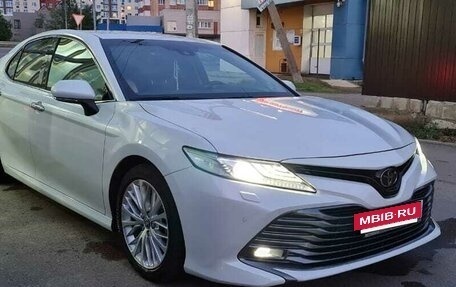 Toyota Camry, 2020 год, 3 950 000 рублей, 7 фотография