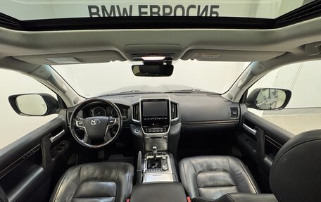 Toyota Land Cruiser 200, 2018 год, 6 490 000 рублей, 8 фотография