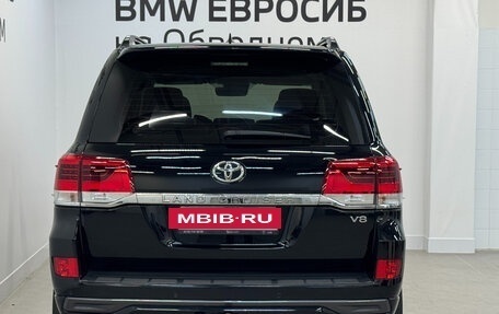 Toyota Land Cruiser 200, 2018 год, 6 490 000 рублей, 4 фотография