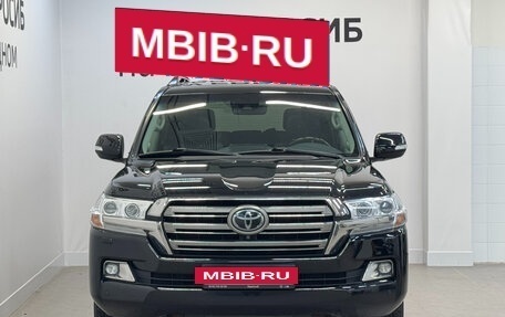 Toyota Land Cruiser 200, 2018 год, 6 490 000 рублей, 3 фотография