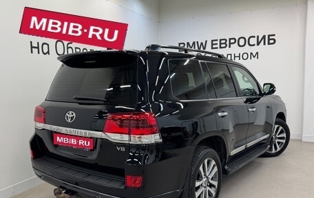 Toyota Land Cruiser 200, 2018 год, 6 490 000 рублей, 2 фотография