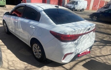 KIA Rio IV, 2018 год, 1 100 000 рублей, 3 фотография