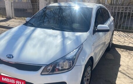 KIA Rio IV, 2018 год, 1 100 000 рублей, 2 фотография