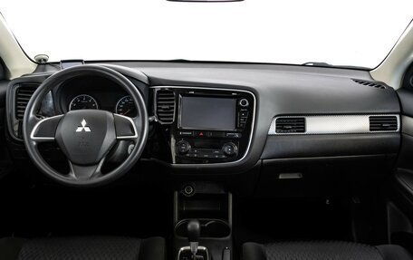 Mitsubishi Outlander III рестайлинг 3, 2014 год, 1 339 000 рублей, 10 фотография