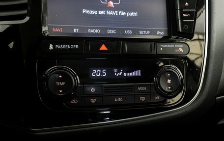 Mitsubishi Outlander III рестайлинг 3, 2014 год, 1 339 000 рублей, 13 фотография