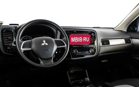 Mitsubishi Outlander III рестайлинг 3, 2014 год, 1 339 000 рублей, 11 фотография