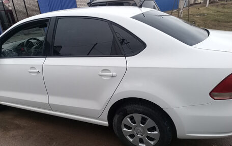 Volkswagen Polo VI (EU Market), 2013 год, 750 000 рублей, 2 фотография