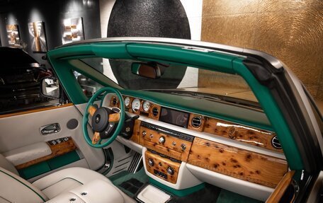 Rolls-Royce Phantom VII рестайлинг, 2016 год, 80 000 000 рублей, 8 фотография