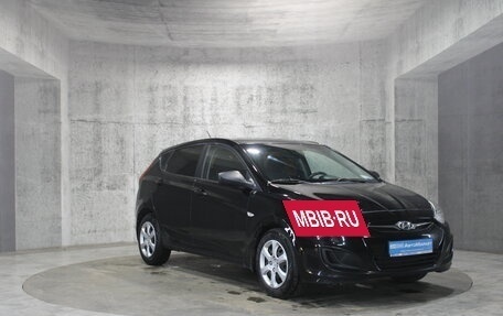 Hyundai Solaris II рестайлинг, 2012 год, 690 000 рублей, 3 фотография