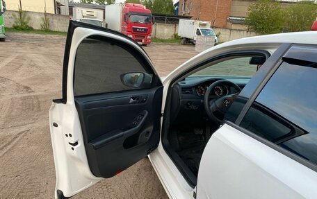 Volkswagen Jetta VI, 2015 год, 1 040 000 рублей, 2 фотография