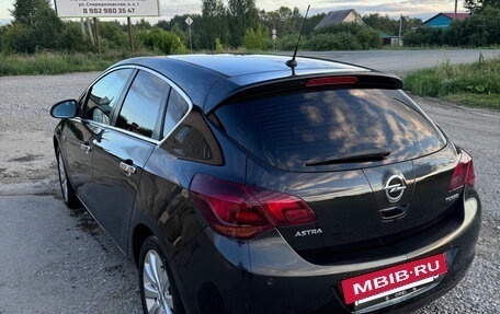 Opel Astra J, 2011 год, 880 000 рублей, 2 фотография