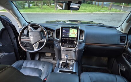 Toyota Land Cruiser 200, 2018 год, 7 500 000 рублей, 2 фотография