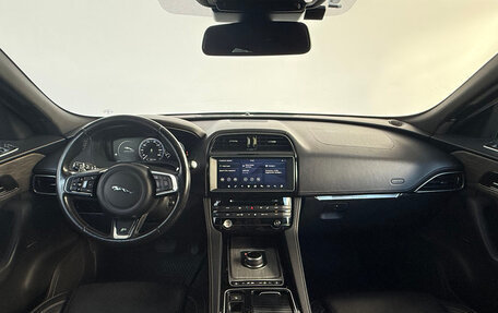 Jaguar F-Pace, 2017 год, 3 290 000 рублей, 5 фотография
