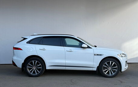 Jaguar F-Pace, 2017 год, 3 290 000 рублей, 24 фотография
