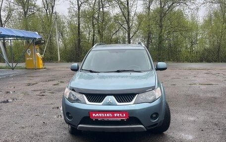 Mitsubishi Outlander III рестайлинг 3, 2007 год, 800 000 рублей, 1 фотография