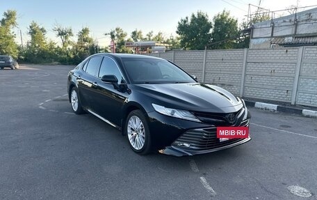 Toyota Camry, 2018 год, 3 050 000 рублей, 2 фотография