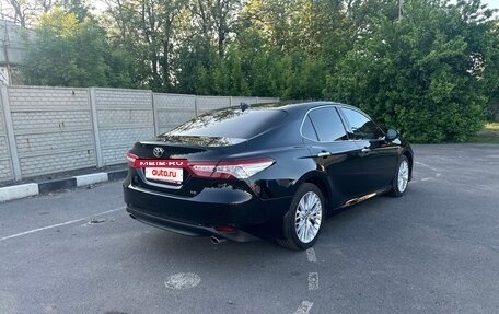 Toyota Camry, 2018 год, 3 050 000 рублей, 4 фотография