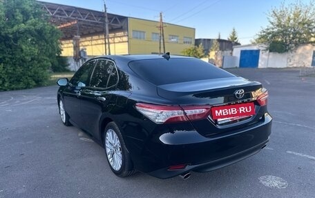 Toyota Camry, 2018 год, 3 050 000 рублей, 6 фотография
