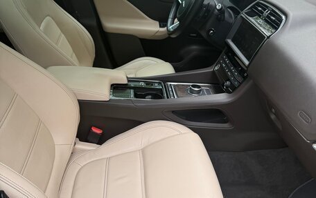 Jaguar F-Pace, 2018 год, 3 290 000 рублей, 18 фотография