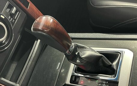 Toyota Land Cruiser Prado 150 рестайлинг 2, 2017 год, 4 680 000 рублей, 12 фотография
