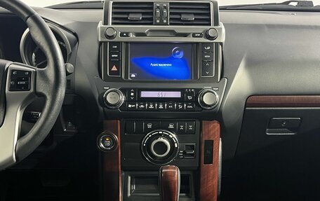 Toyota Land Cruiser Prado 150 рестайлинг 2, 2017 год, 4 680 000 рублей, 11 фотография