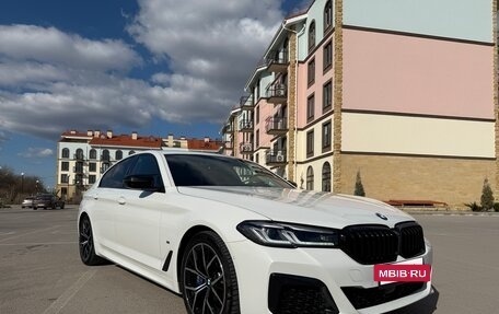 BMW 5 серия, 2021 год, 5 850 000 рублей, 2 фотография