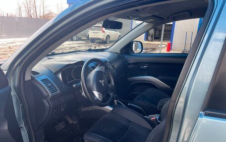 Mitsubishi Outlander III рестайлинг 3, 2007 год, 800 000 рублей, 8 фотография