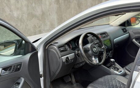 Volkswagen Jetta VI, 2012 год, 980 000 рублей, 6 фотография