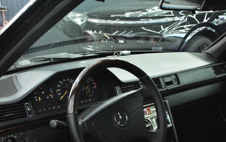 Mercedes-Benz E-Класс, 1992 год, 750 000 рублей, 2 фотография