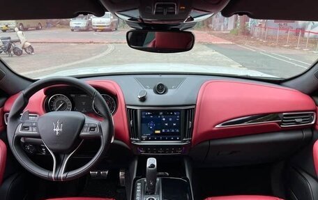 Maserati Levante I, 2022 год, 7 035 000 рублей, 10 фотография