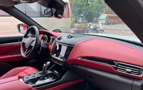 Maserati Levante I, 2022 год, 7 035 000 рублей, 12 фотография