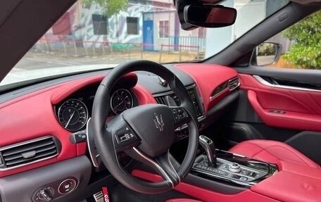 Maserati Levante I, 2022 год, 7 035 000 рублей, 9 фотография