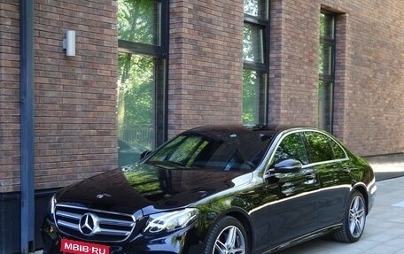 Mercedes-Benz E-Класс, 2020 год, 4 900 000 рублей, 1 фотография