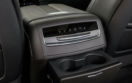 Cadillac Escalade V, 2025 год, 24 490 000 рублей, 22 фотография