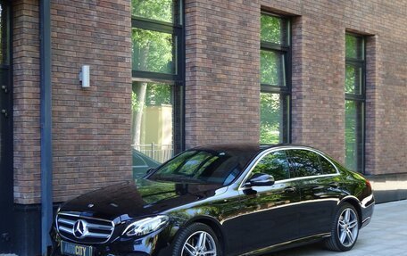 Mercedes-Benz E-Класс, 2020 год, 4 900 000 рублей, 2 фотография