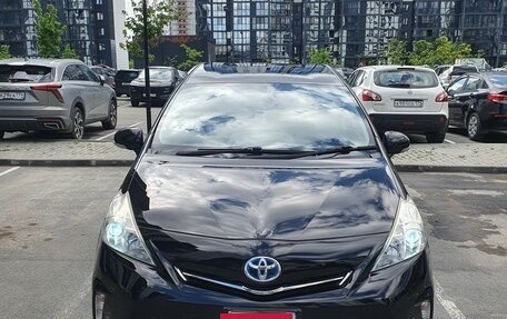 Toyota Prius Alpha I (ZVW40/41), 2014 год, 1 350 000 рублей, 2 фотография
