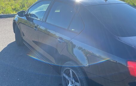 Volkswagen Jetta VI, 2014 год, 970 000 рублей, 2 фотография