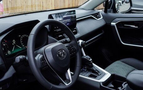 Toyota RAV4, 2024 год, 3 690 000 рублей, 9 фотография