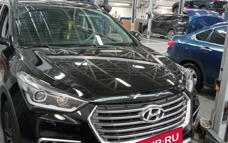Hyundai Santa Fe III рестайлинг, 2018 год, 2 730 000 рублей, 2 фотография