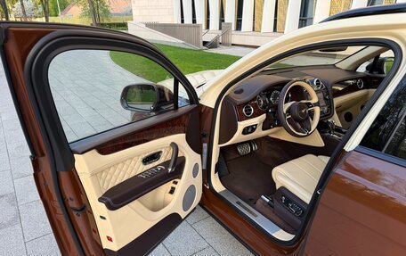 Bentley Bentayga I, 2016 год, 9 900 000 рублей, 10 фотография