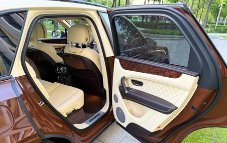 Bentley Bentayga I, 2016 год, 9 900 000 рублей, 16 фотография