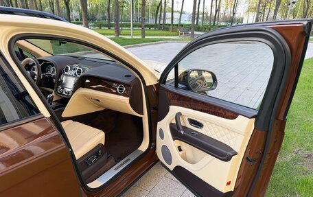 Bentley Bentayga I, 2016 год, 9 900 000 рублей, 20 фотография