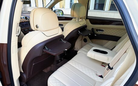Bentley Bentayga I, 2016 год, 9 900 000 рублей, 14 фотография