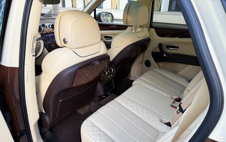Bentley Bentayga I, 2016 год, 9 900 000 рублей, 15 фотография