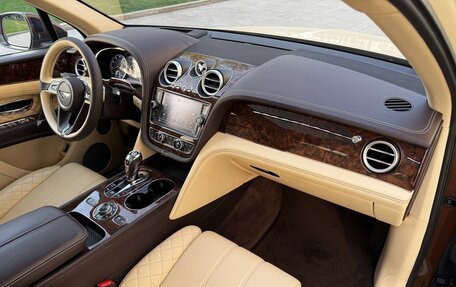 Bentley Bentayga I, 2016 год, 9 900 000 рублей, 21 фотография