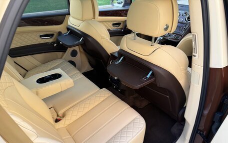 Bentley Bentayga I, 2016 год, 9 900 000 рублей, 17 фотография