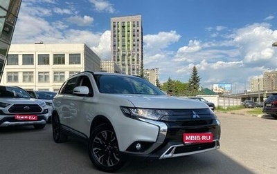 Mitsubishi Outlander III рестайлинг 3, 2022 год, 2 300 000 рублей, 1 фотография