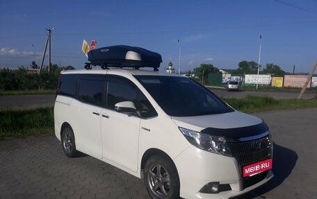 Toyota Esquire I, 2016 год, 2 050 000 рублей, 38 фотография
