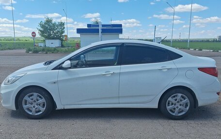 Hyundai Solaris II рестайлинг, 2013 год, 600 000 рублей, 4 фотография